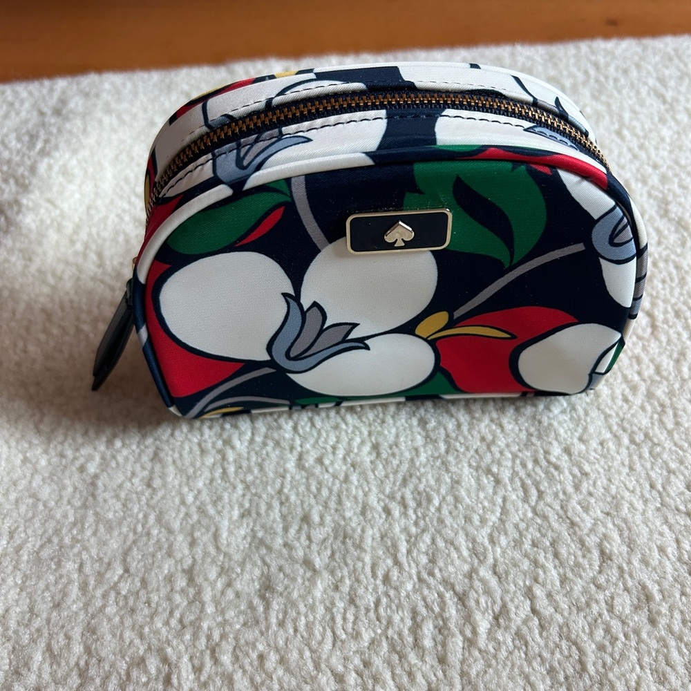 Excellent Kate Spade Floral Zip Cosmetic Case in Navy, White, Red, Green